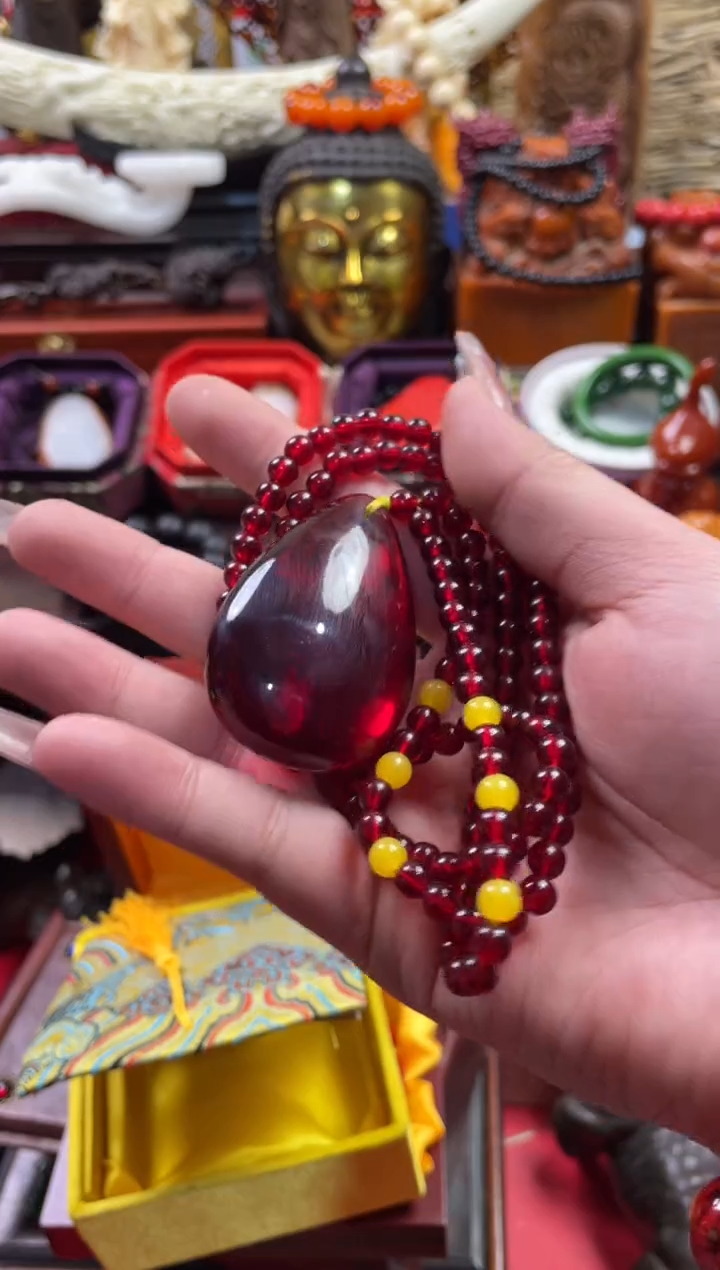 【闪购商品】琥珀颈饰未镶嵌水滴红