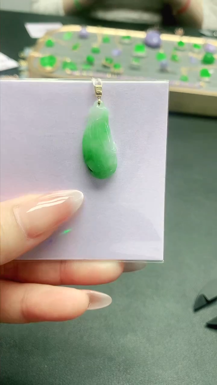 【闪购商品】翡翠颈饰18K金镶嵌证书 礼盒