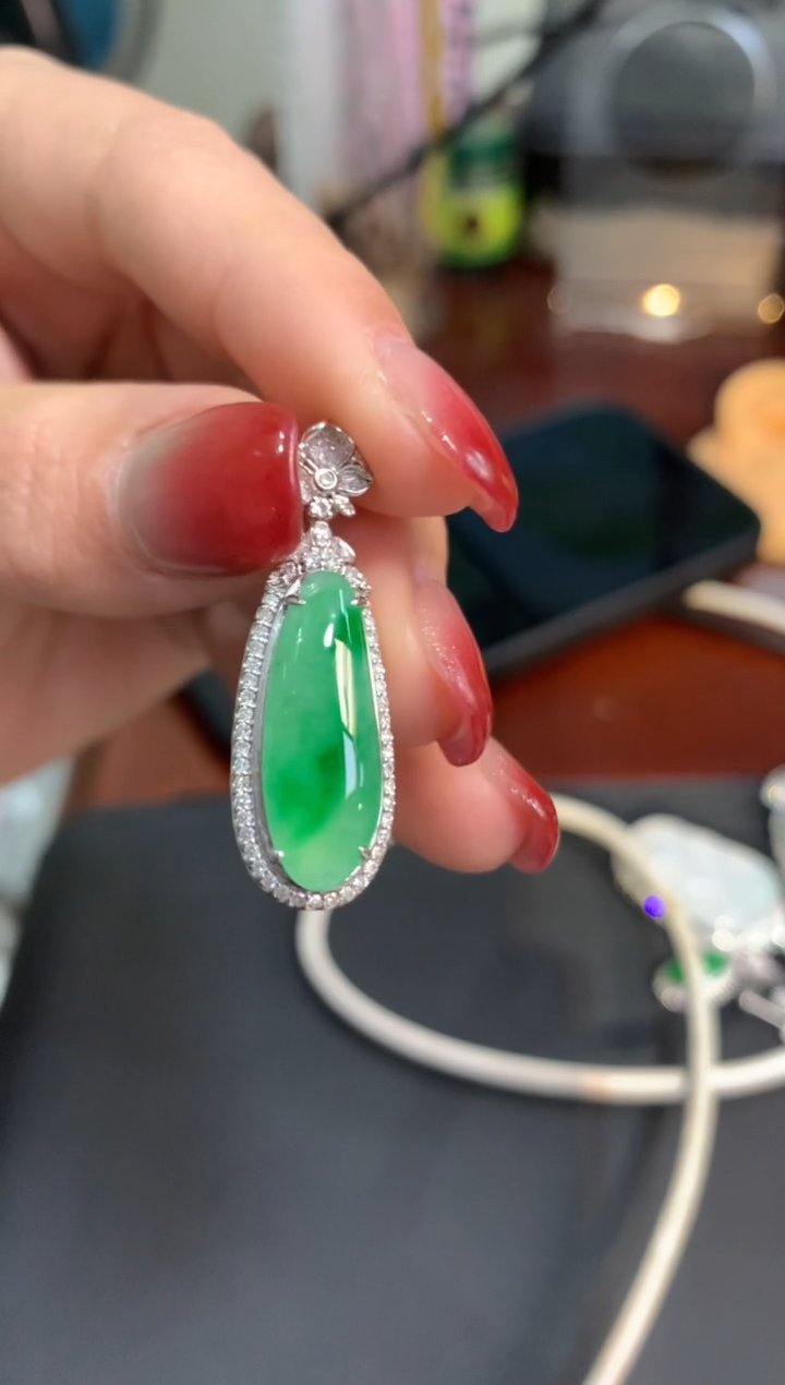 【闪购商品】翡翠吊坠(不含链)18K金镶嵌吊坠