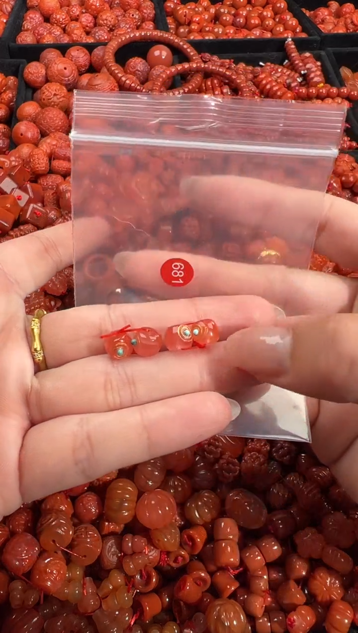 南红玛瑙未镶嵌颈饰1