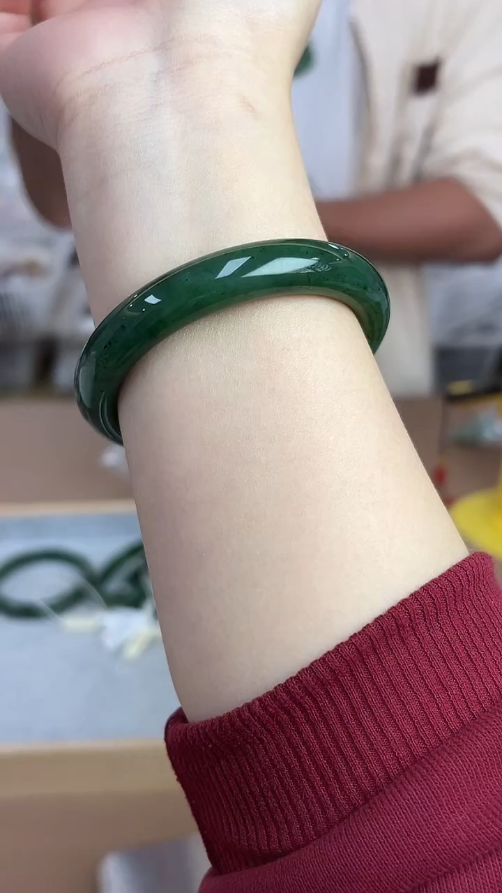 【闪购商品】和田玉猕猴桃未镶嵌手镯-1632