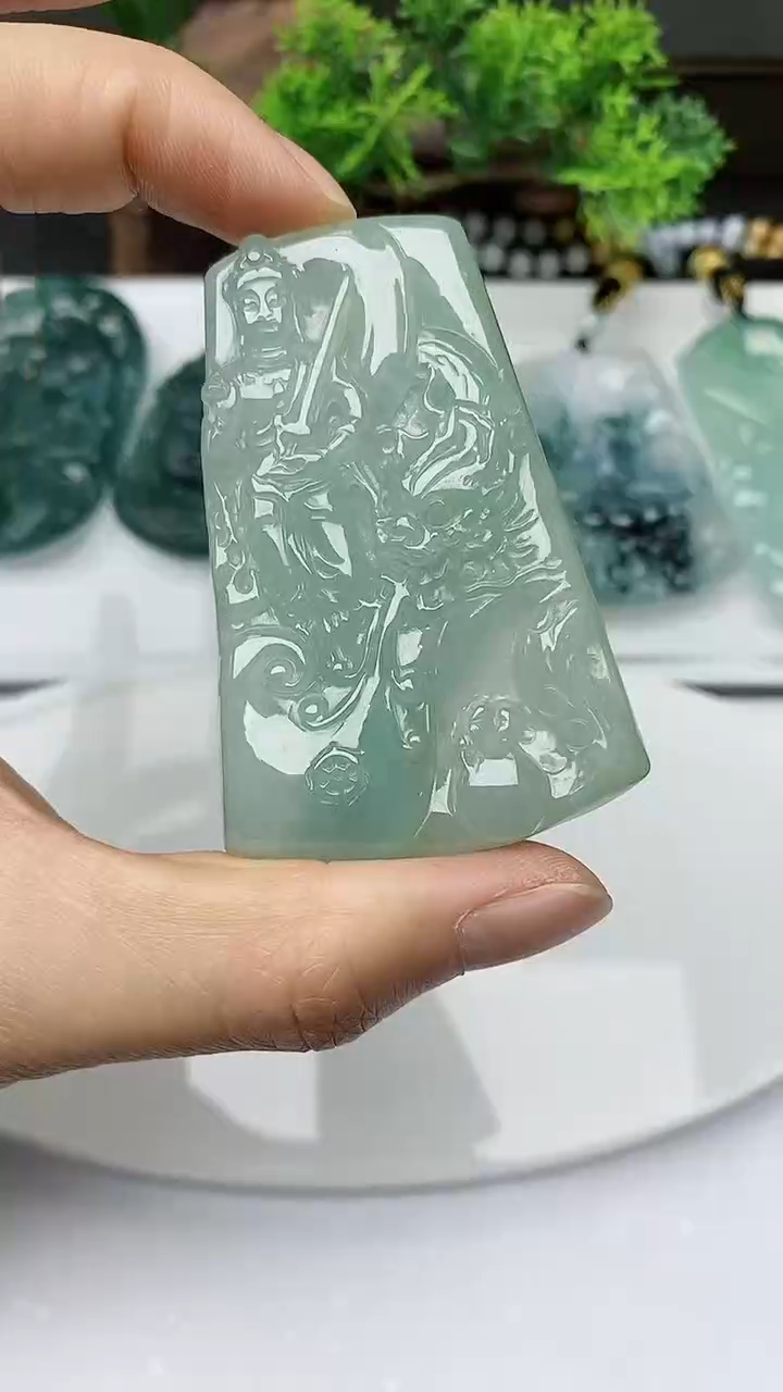 【闪购商品】翡翠颈饰未镶嵌         