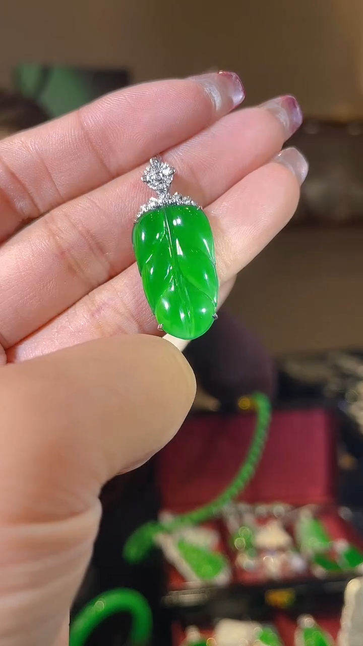 【闪购商品】翡翠吊坠(不含链)18K金镶嵌天然翡翠A货