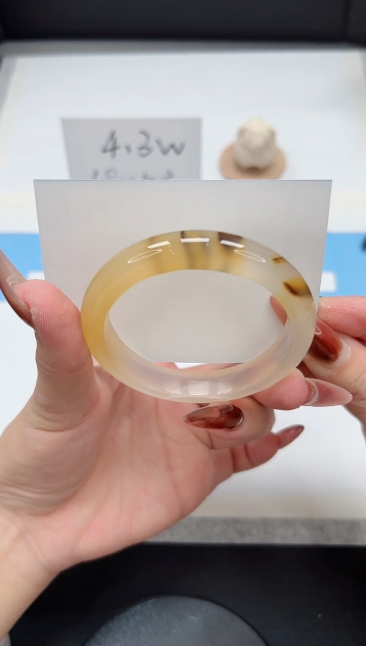 【闪购商品】石英质玉手镯未镶嵌109/56.2草花