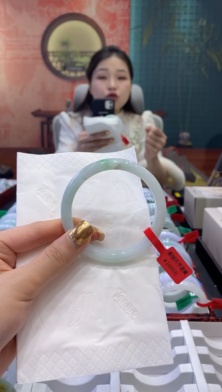 【闪购商品】翡翠手镯未镶嵌多人17001