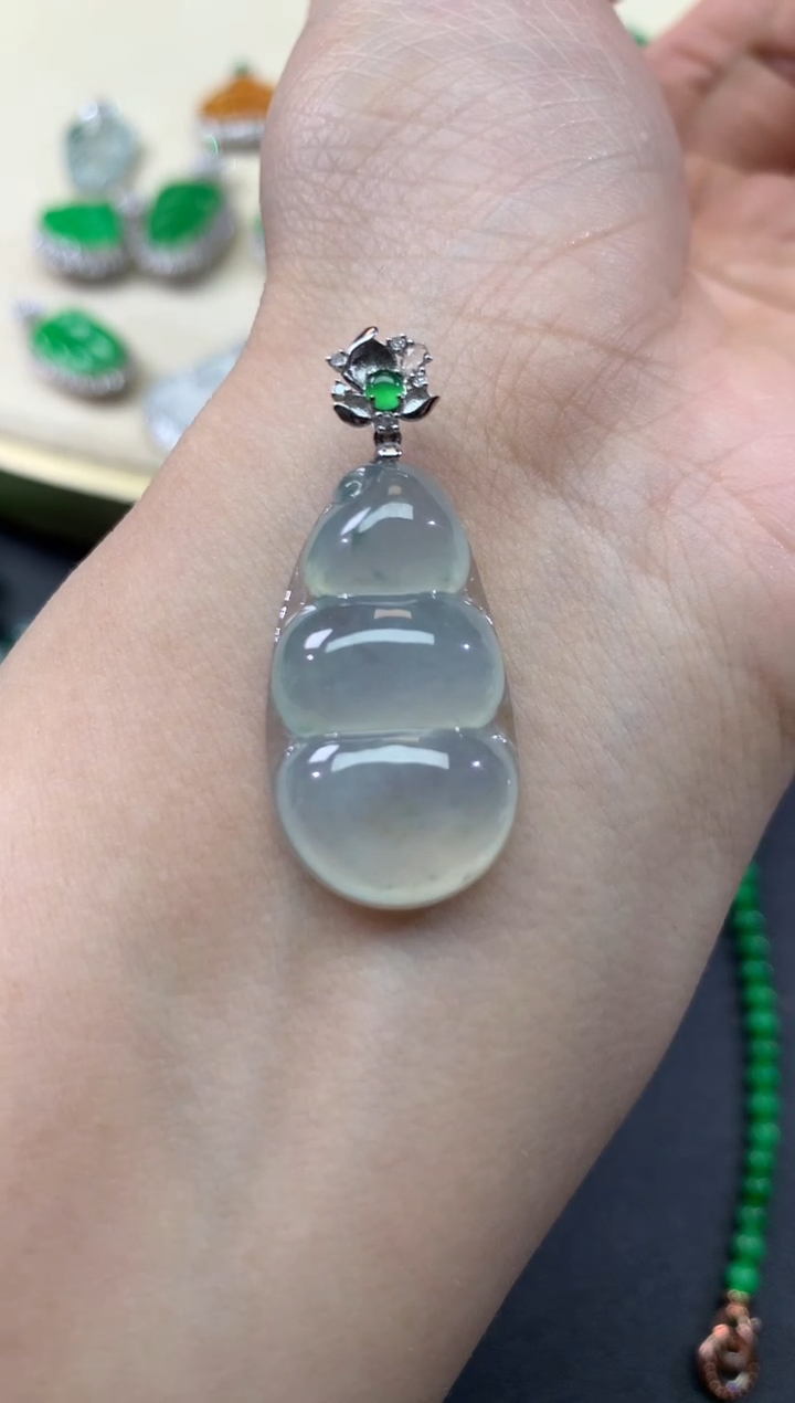 【闪购商品】翡翠吊坠(不含链)18K金镶嵌102天然A货翡翠