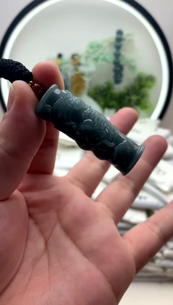颈饰未镶嵌翡翠龙柱