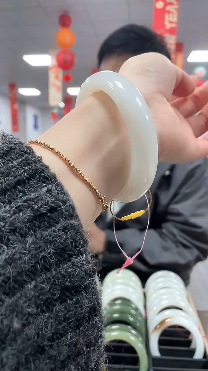 【闪购商品】和田玉手镯未镶嵌圈口备注 且末暖色手镯一条（福利款）