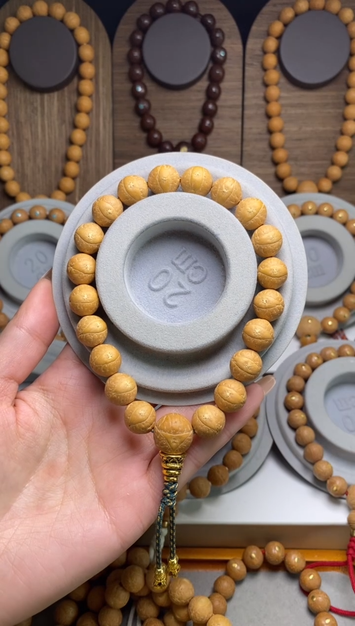 吊坠凤眼菩提12加素串，青玉