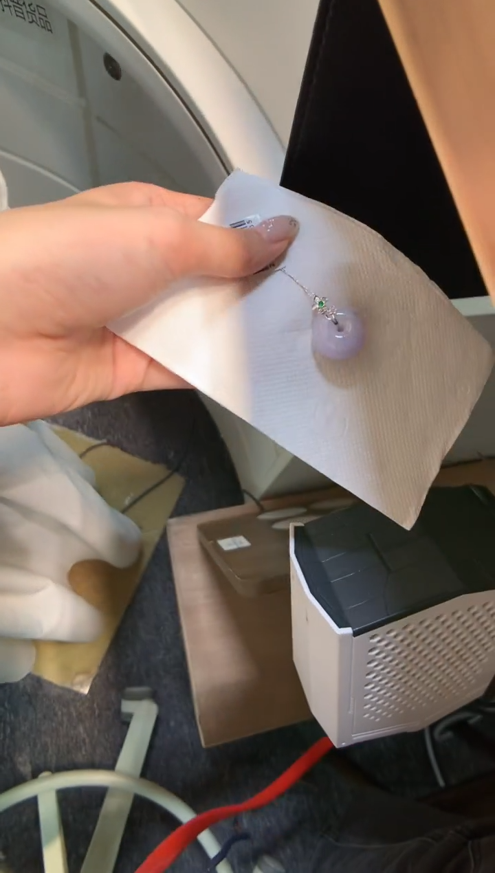 颈饰18K金镶嵌翡翠平安扣