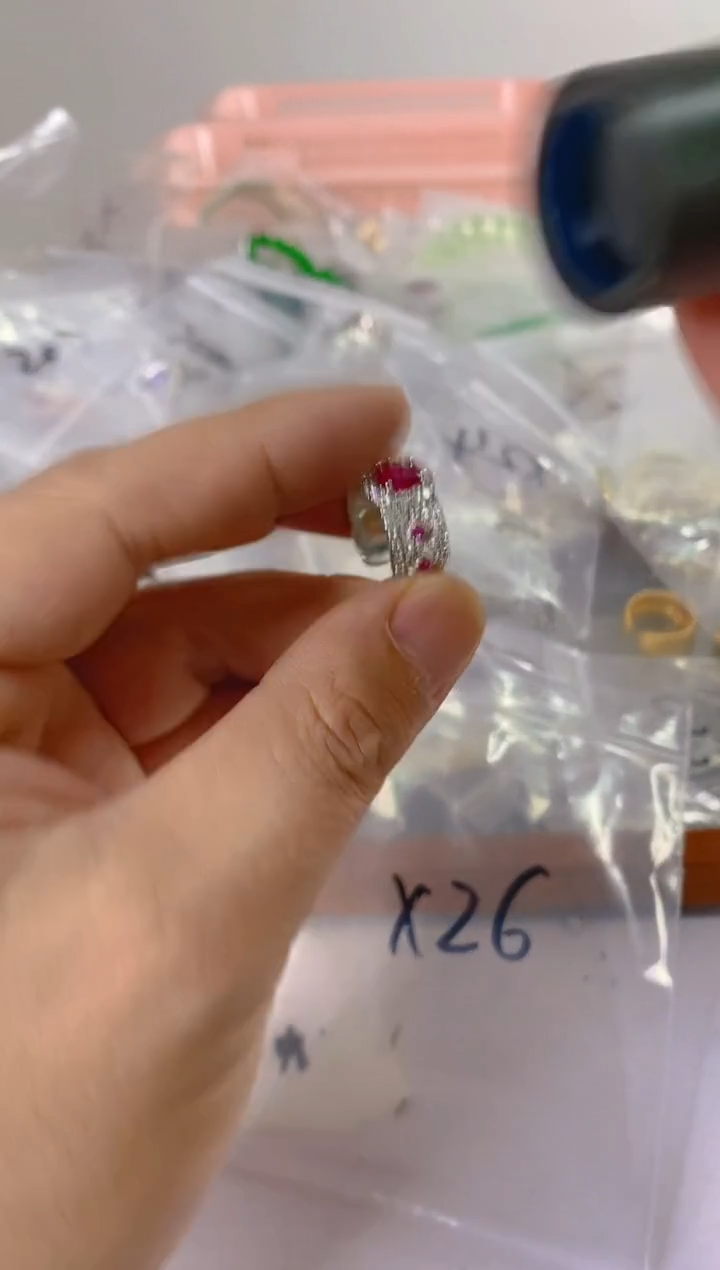 【闪购商品】水晶颈饰银S925镶嵌X26红宝，蓝宝，多样性发一件赠链