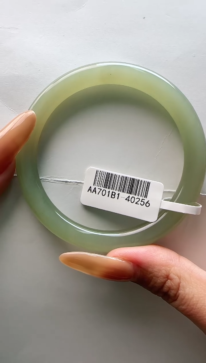 【闪购商品】和田玉手镯未镶嵌57