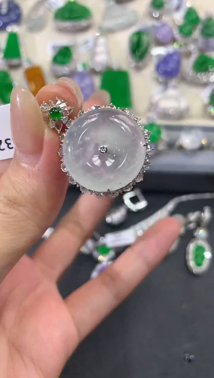 【闪购商品】翡翠吊坠(不含链)18K金镶嵌w150     