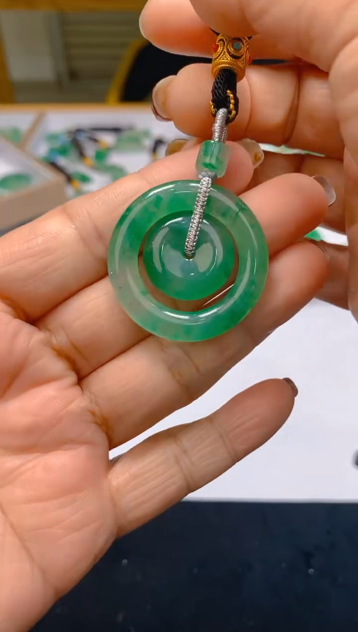 【闪购商品】石英质玉手链未镶嵌冰美人非洲翠027