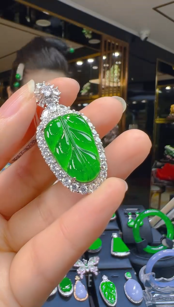 翡翠银S925镶嵌吊坠(赠链)005（多样性发其一）