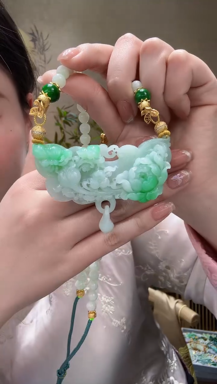 【闪购商品】翡翠颈饰未镶嵌吊坠
