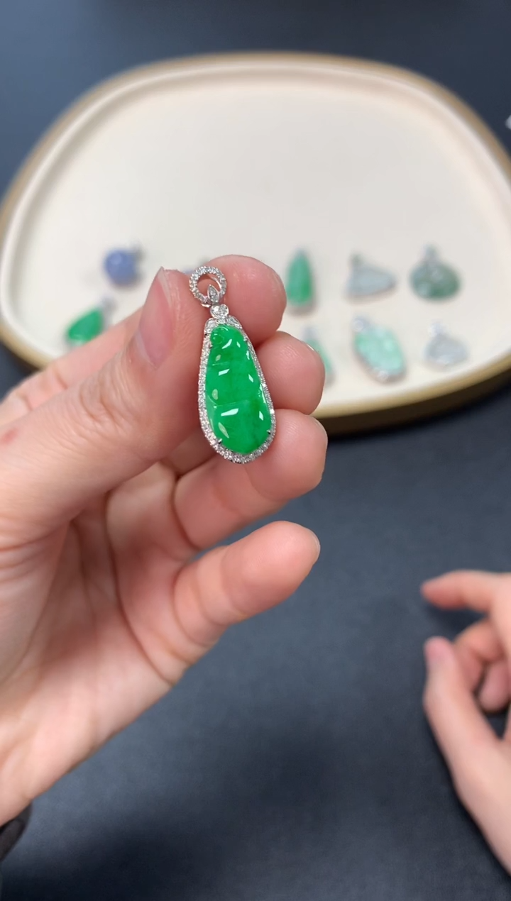 【闪购商品】翡翠吊坠(不含链)18K金镶嵌3980