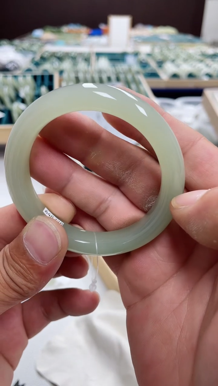 和田玉手镯未镶嵌和田玉手镯