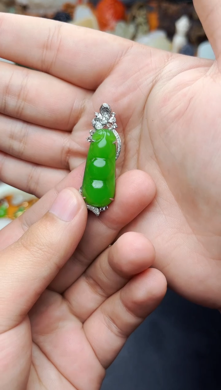 【闪购商品】和田玉颈饰18K金镶嵌福豆01