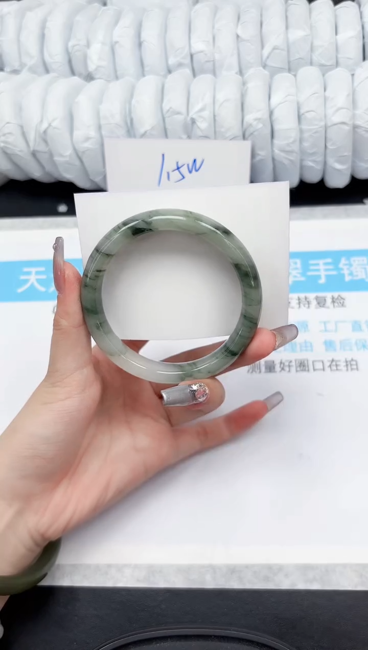 【闪购商品】石英质玉手镯未镶嵌179-60.8