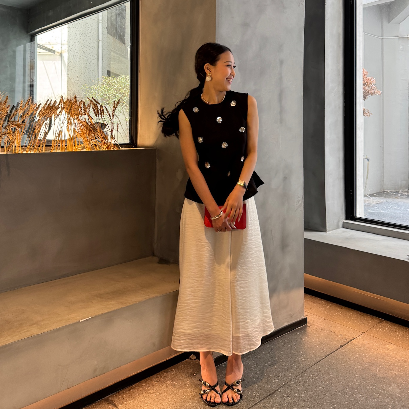 Kitty 25/ss 法式v设计感花朵无袖背心女时尚气质显瘦辣妹套装裙