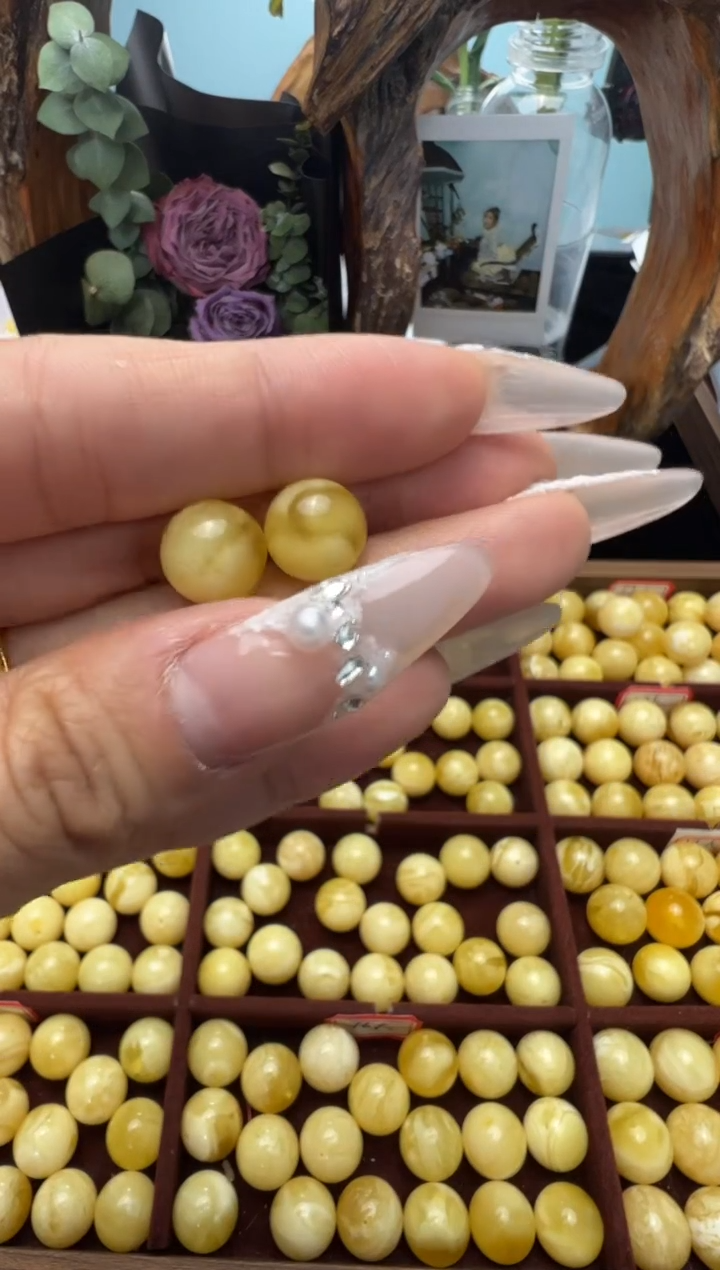 【闪购商品】蜜蜡裸石未镶嵌俄料微瑕10.5mm1.283克