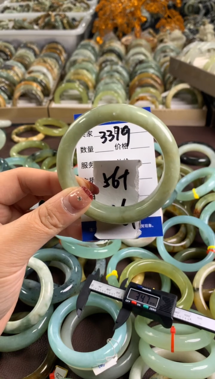 【闪购商品】蛇纹石玉手镯未镶嵌3379