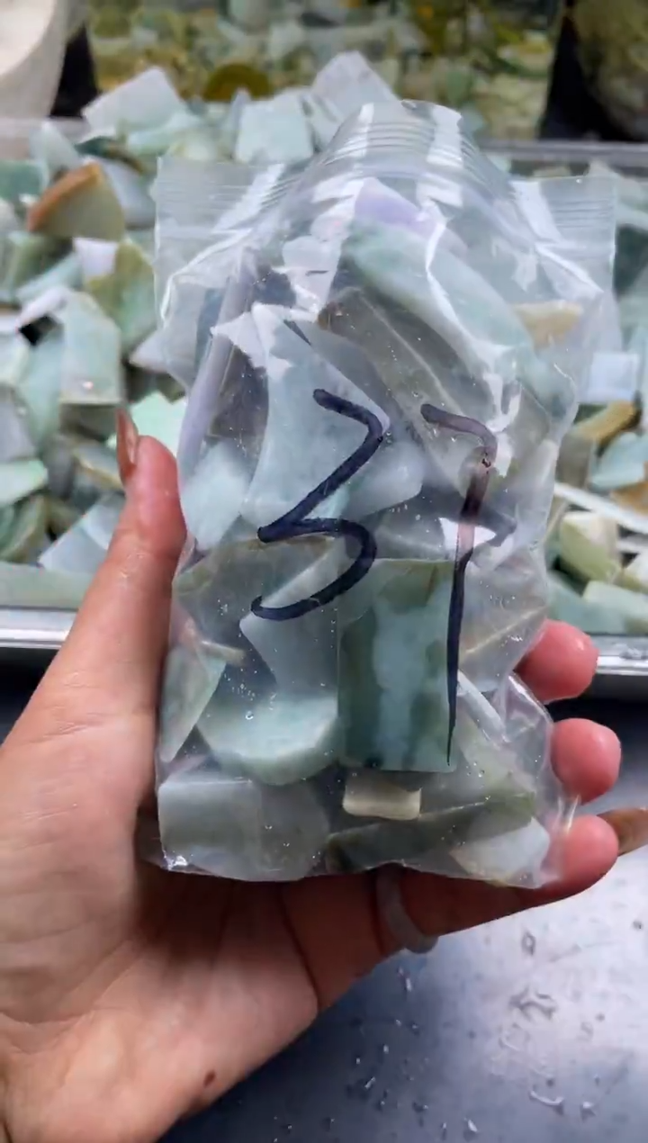 配石翡翠天然翡翠中号500克37