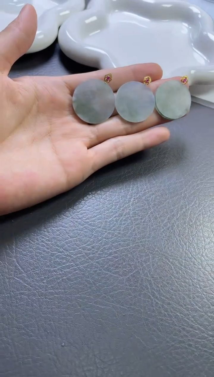 颈饰18K金镶嵌翡翠无事牌多样性发一件