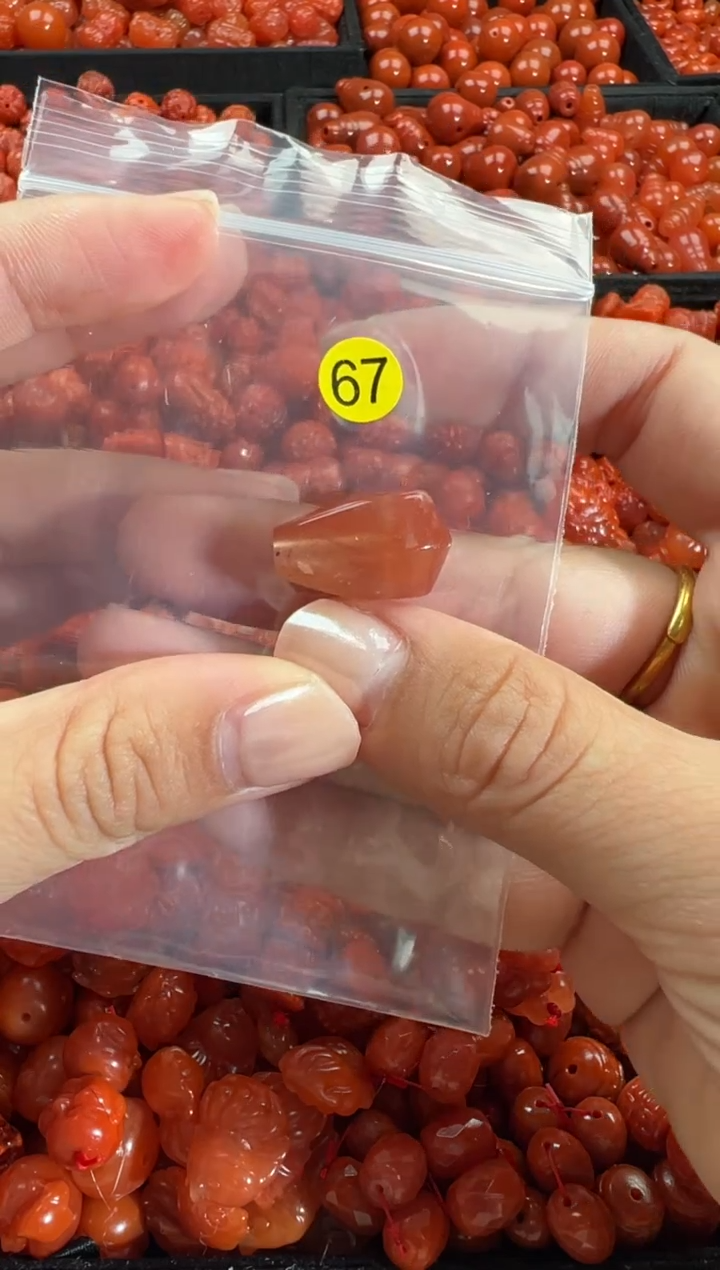 颈饰未镶嵌南红玛瑙1