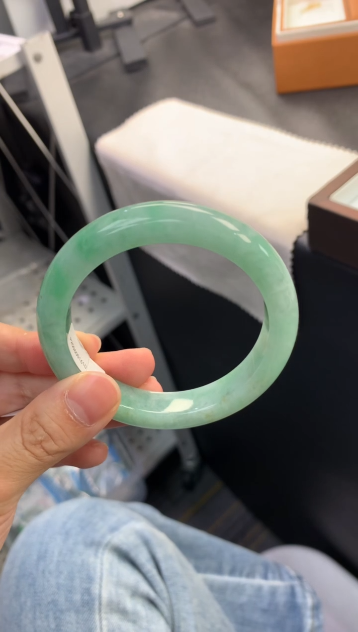 翡翠手镯未镶嵌退货需手镯吊牌标签完好