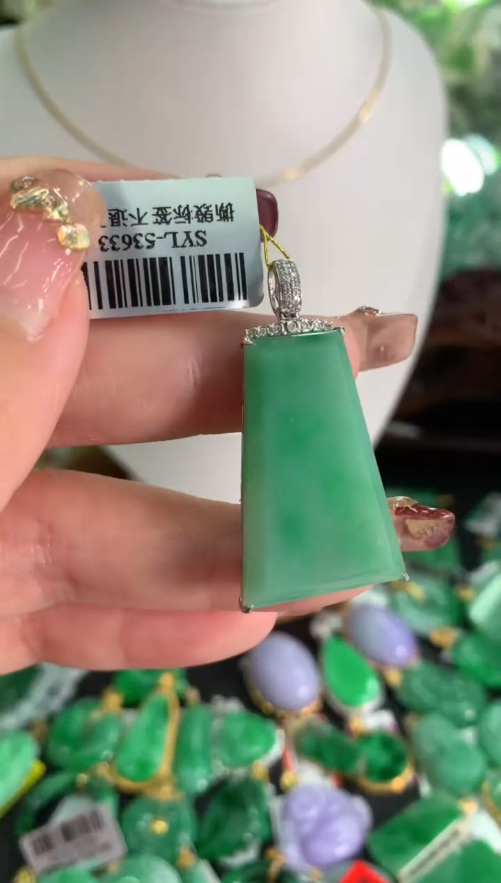 【闪购商品】翡翠吊坠(不含链)18K金镶嵌挂件