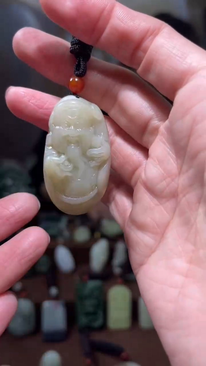 颈饰未镶嵌和田玉··1