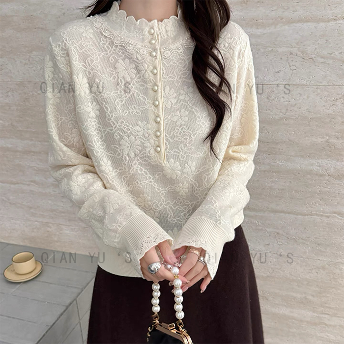 【Qian Yu‘s】秋冬半高领蕾丝花边钉珠雕花韩版百搭宽松减龄9001  