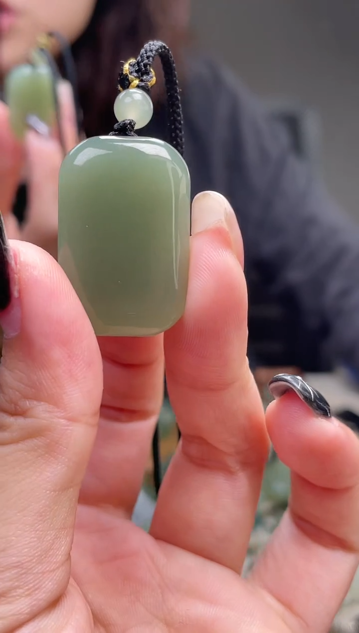 颈饰未镶嵌和田玉无事牌