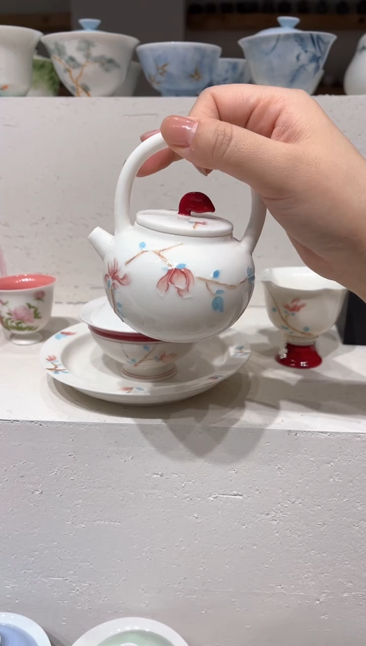 【闪购商品】明知山志-有田烧-玉兰风清-小叶扭提梁壶