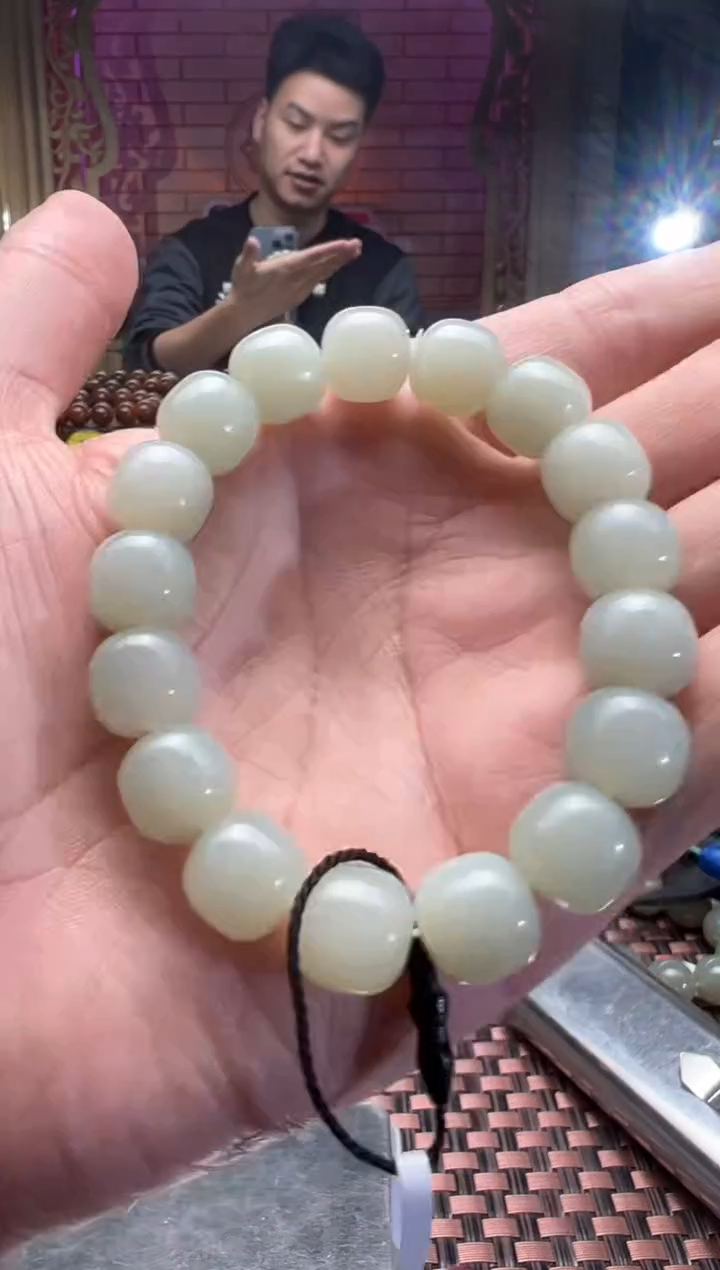 【闪购商品】和田玉手串未镶嵌且末料青白玉老型珠手串卡11*12