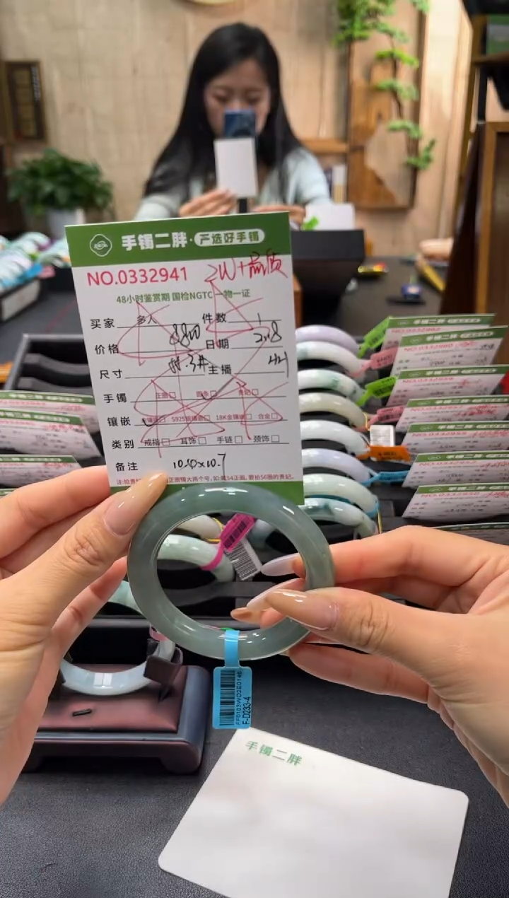 【闪购商品】翡翠手镯（圆镯）未镶嵌多人