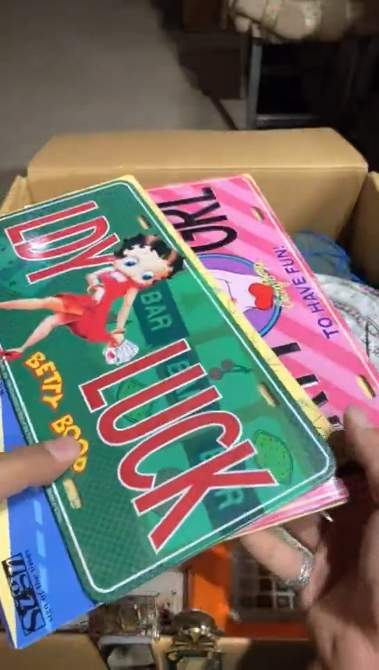 8新中古商品，瑕疵品，不保好坏。903