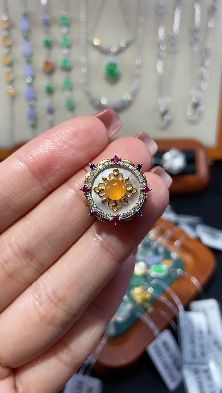 【闪购商品】翡翠颈饰18K金镶嵌吊坠