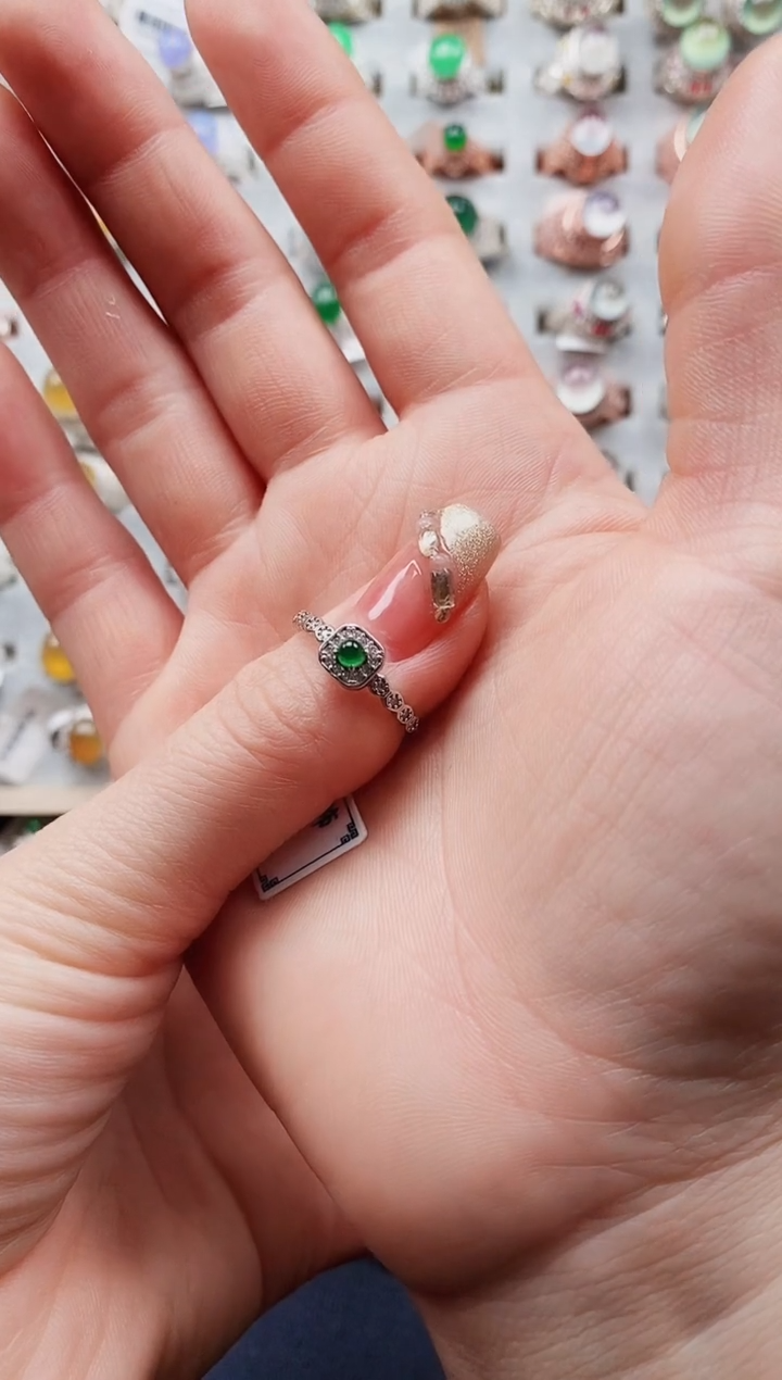 【闪购商品】翡翠戒指银S925镶嵌天然翡翠女戒