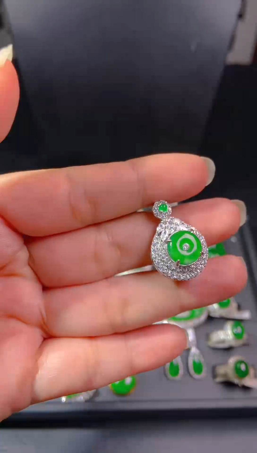 【闪购商品】翡翠吊坠(赠链)未镶嵌天然翡翠a货16