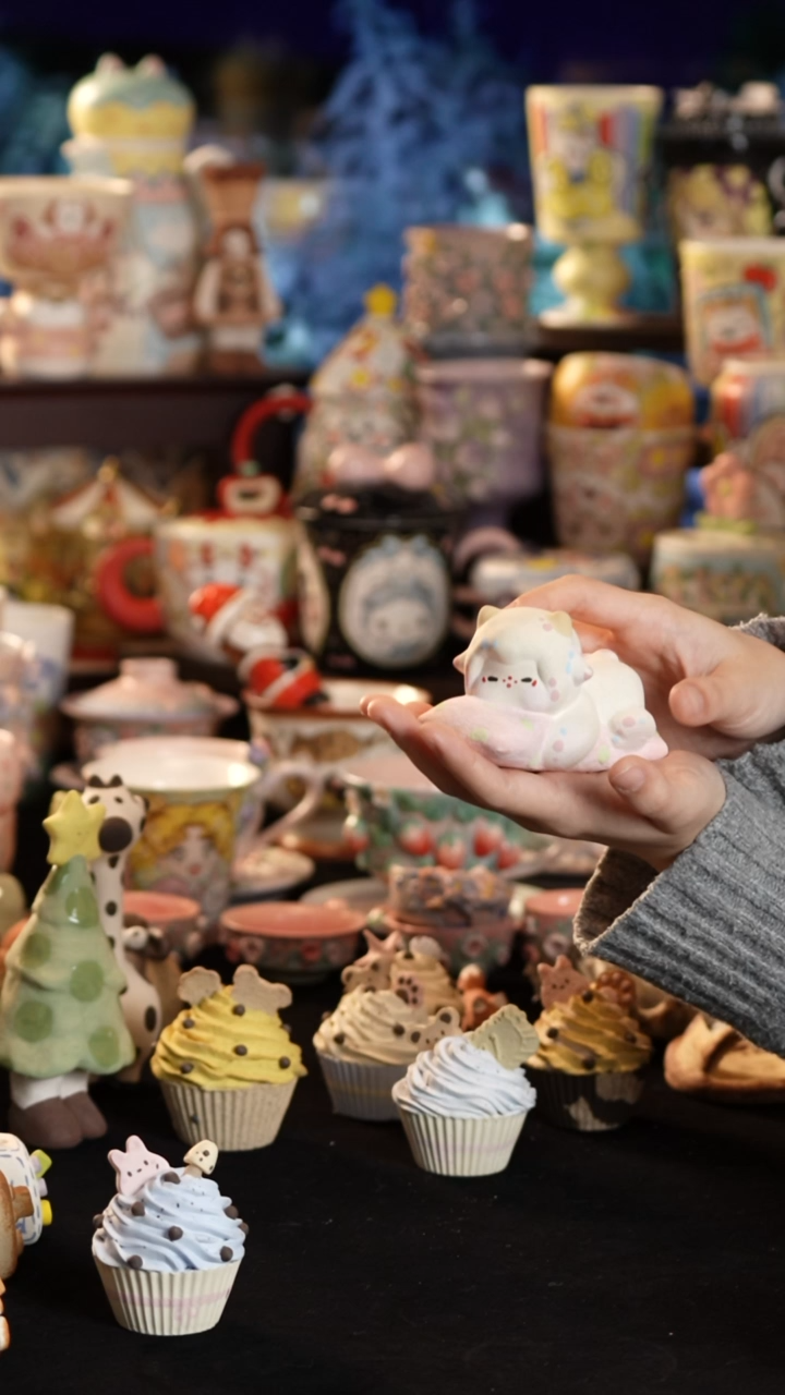 摆件陶瞧****姐微瑕景德镇釉下彩手绘设计师款陶瓷