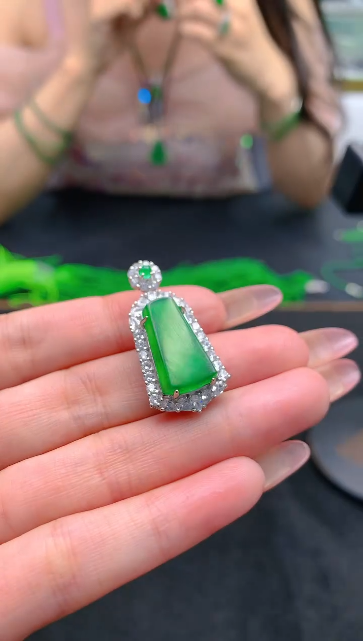 翡翠未镶嵌颈饰天然A货翡翠