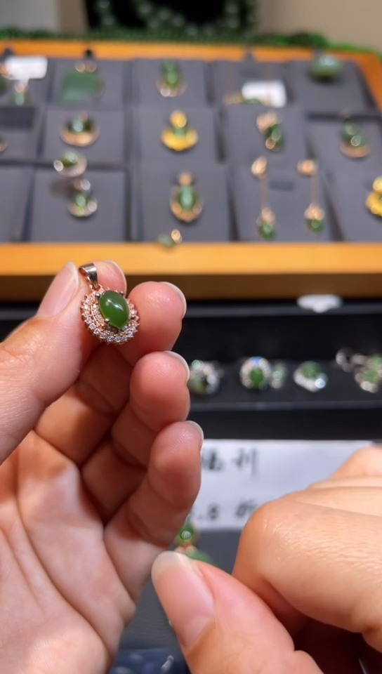 【闪购商品】和田玉碧玉猫眼吊坠银S925镶嵌多样性发一