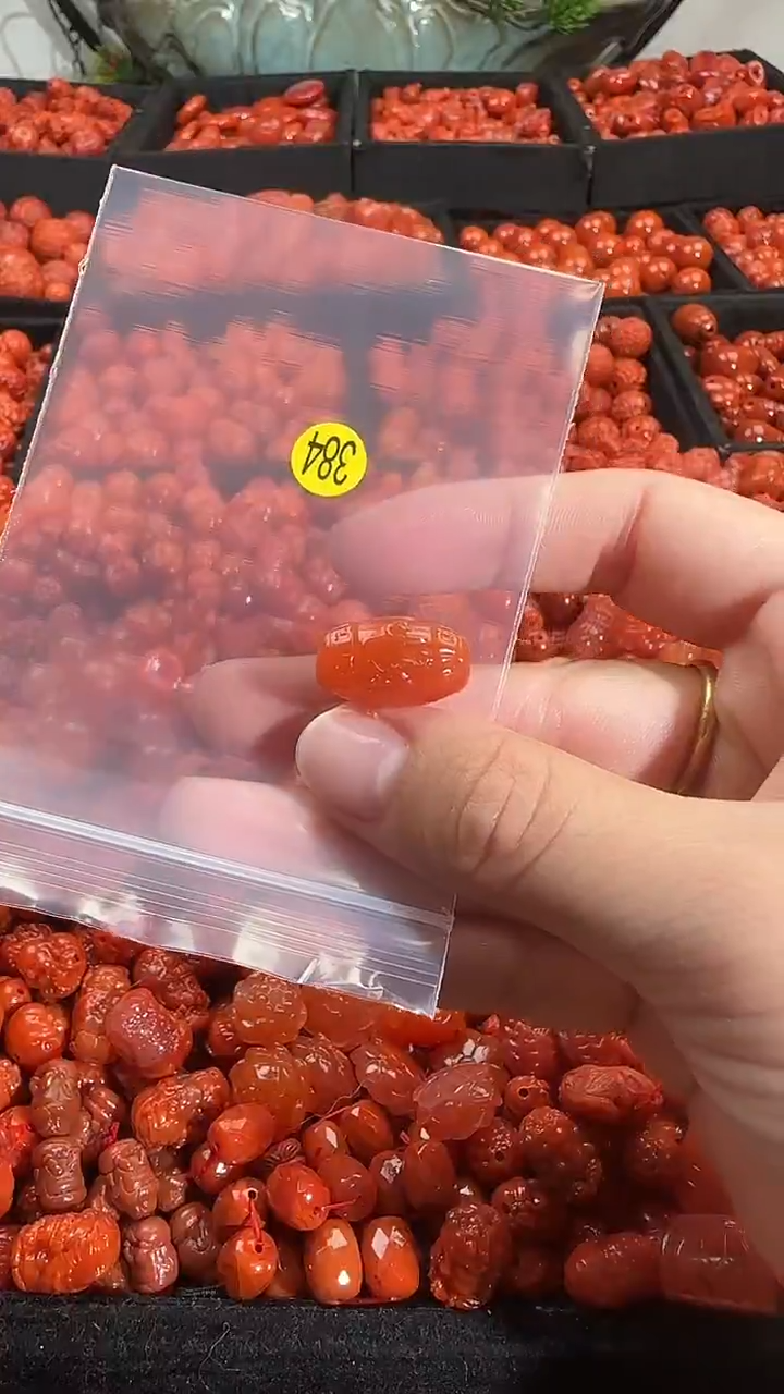 颈饰未镶嵌南红玛瑙1