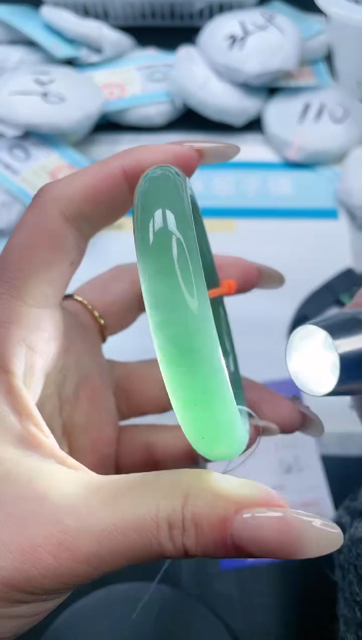 【闪购商品】石英质玉手镯未镶嵌21V326-58