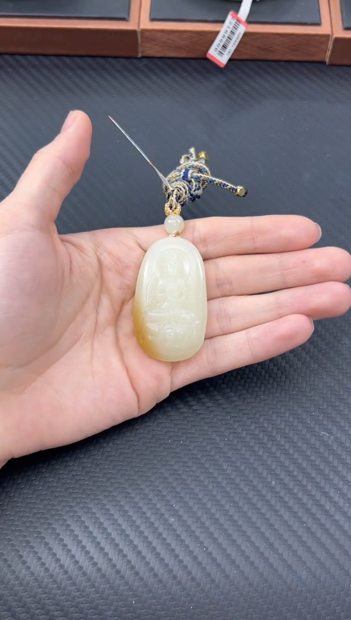 【闪购商品】和田玉吊坠(赠链)未镶嵌且末金山微色差吊坠