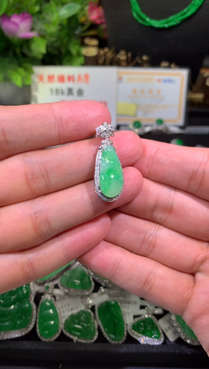 【闪购商品】翡翠颈饰18K金镶嵌福豆