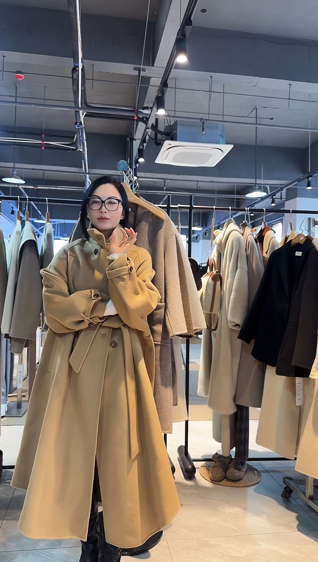 100羊毛大衣，年底清版，黑和驼色，下单备注颜色